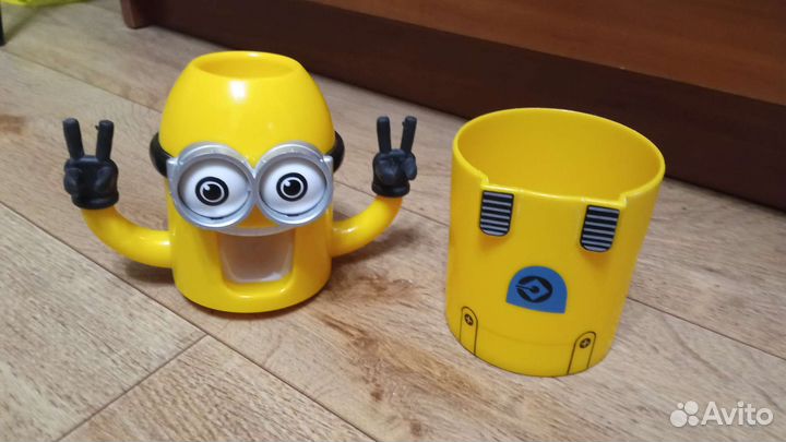 Держатель для зубных щеток со стаканом Миньон