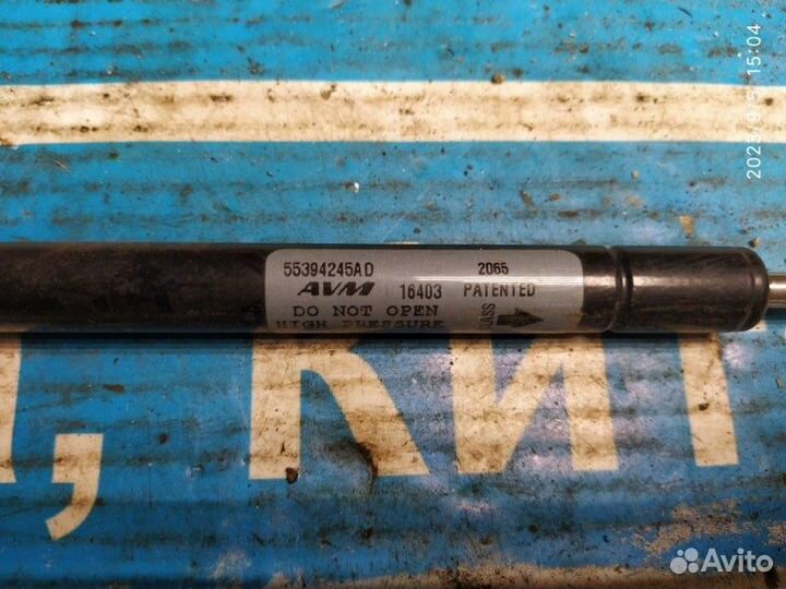 Амортизатор стекла багаж. RR Gr. Cherokee WK 05-10