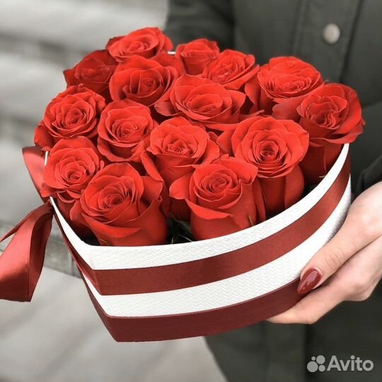Букет цветов сердце из роз