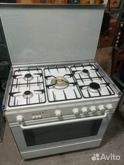 Плита газовая Smeg. 5 конфорок. Гарантия