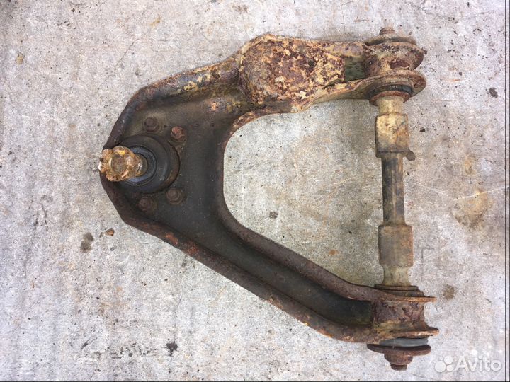 Рычаг передний верхний правый Ssang Yong Musso