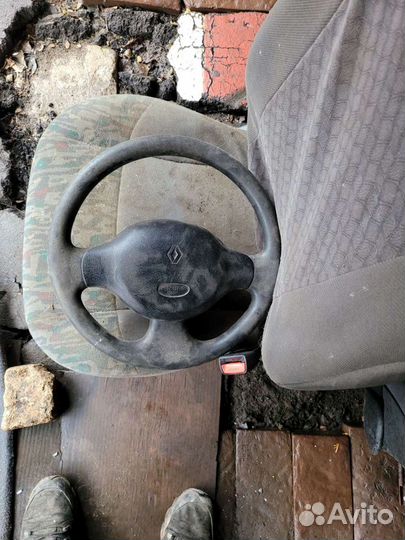 Корпус воздушного фильтра на Рено Логан