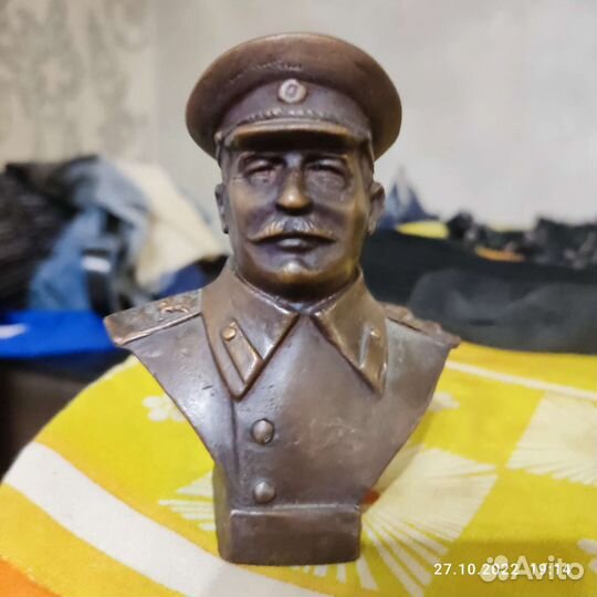 Бюст И. В. Сталина