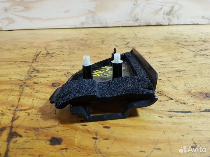 Накладка лев. nissan X-trail