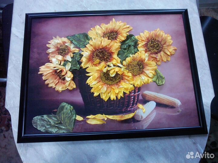 Картина, вышитая лентами