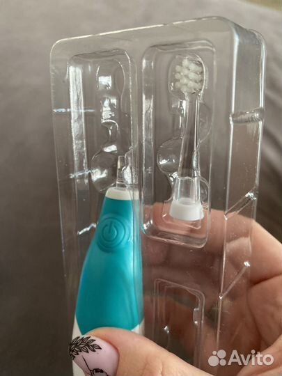 Электрическая зубная щетка детская