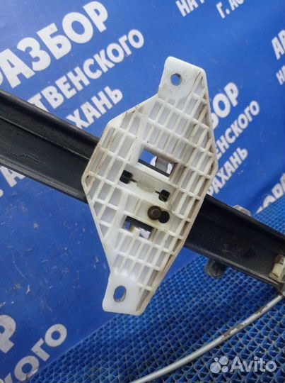 Передний левый стеклоподъемник Hyundai Accent