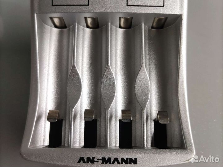 Зарядное устройство AA аккумуляторов