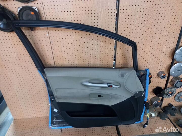 Дверь передняя левая toyota auris ZRE151