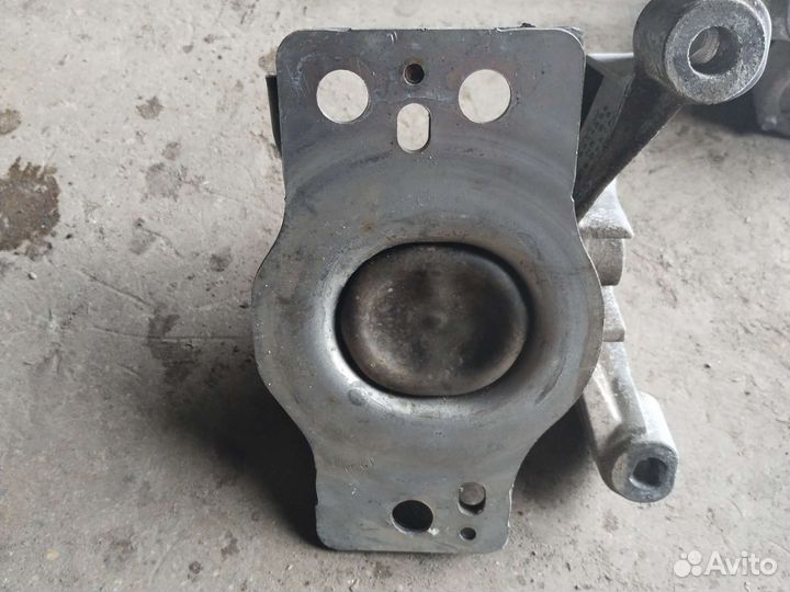 Опора двигателя правая Renault Megane2 -8200592642