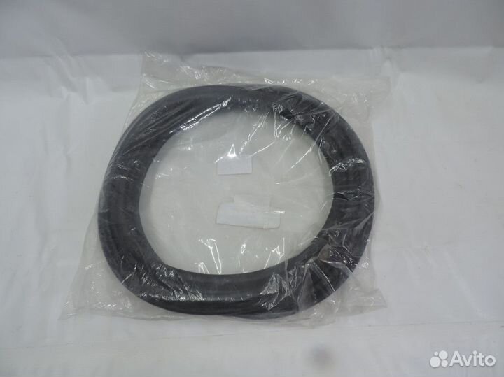 Уплотнительная резинка багажника Lexus NX200t 2014