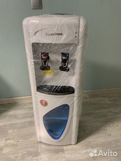 Кулер для воды напольный