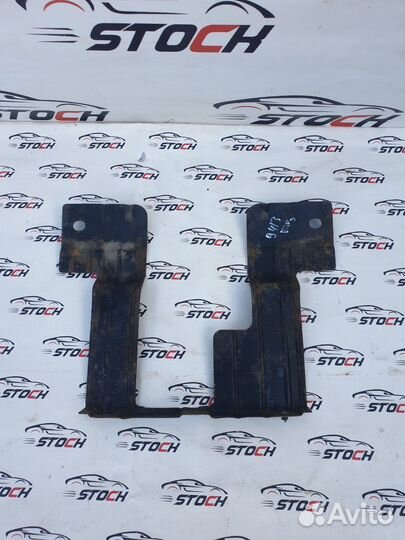 Кронштейн решетки радиатора Kia Rio 3 Киа Рио 3