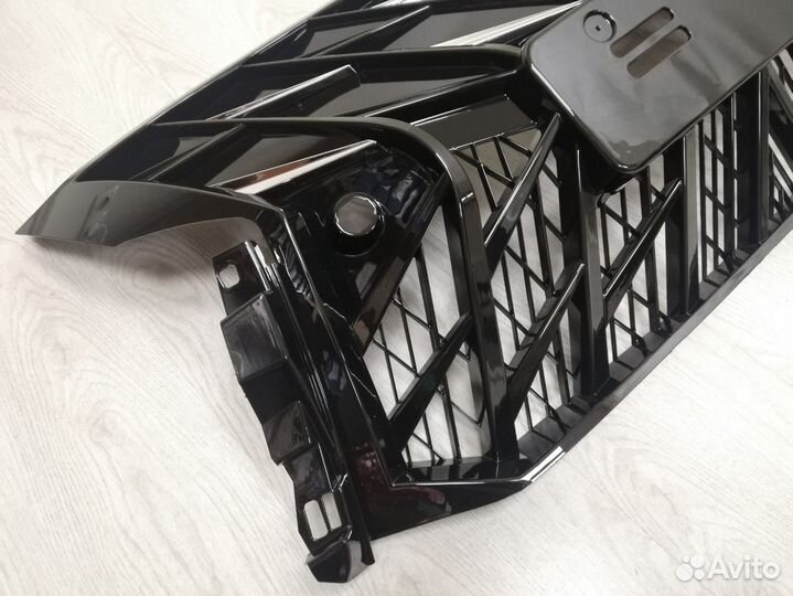 Решетка радиатора Mitsubishi Pajero Sport 2019+