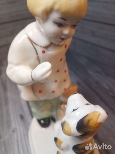 Статуэтка Девочка с собакой 