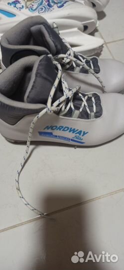 Продам коньки и лыжные ботинки для девочки