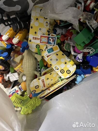 Большой пакет лего и других игрушек