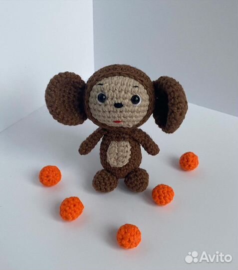 Вязаная игрушка ручной рвботы Чебурашка