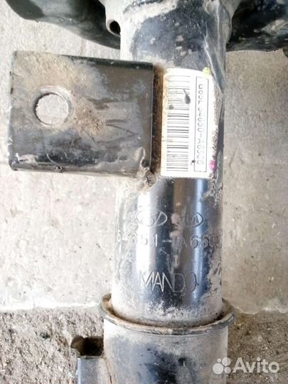 Передние амортизаторы Kia Ceed 2012;