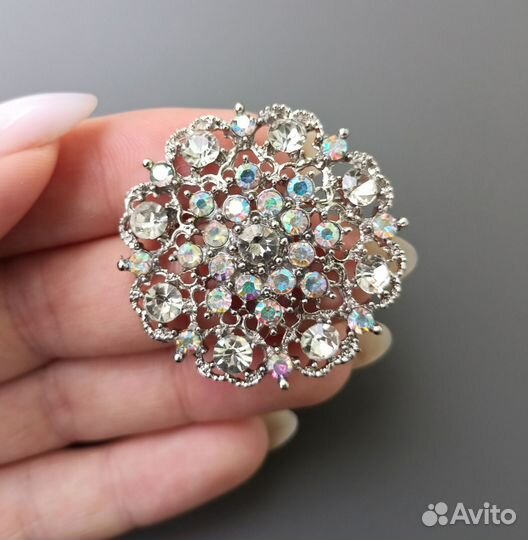 Брошь стильная, красивая