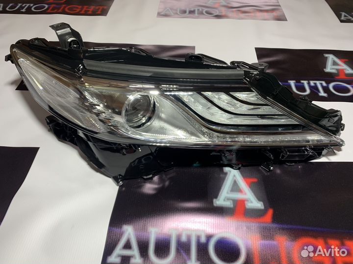 Фара Toyota Camry V70 2017-н.в. правая оригинал