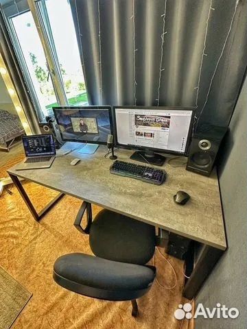 Стол для звукозаписи