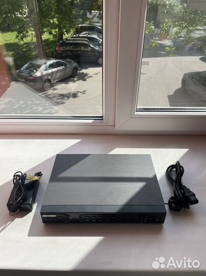 Сетевой видеорегистратор Hikvision DS-7604NI-S