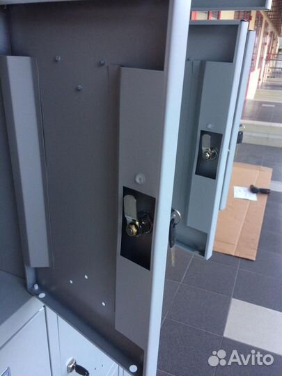 Шкаф для сумок