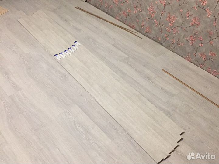 Плинтус quick step светло-серый
