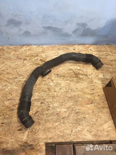 Патрубок фланец воздуховод Audi Q7 Ауди Ку7