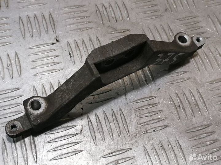 Кронштейн другой Toyota Yaris 2005 2011