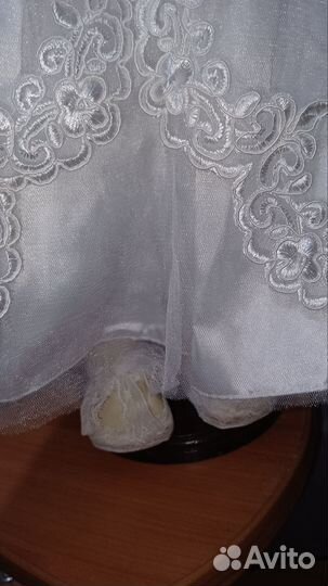 Кукла фарфоровая