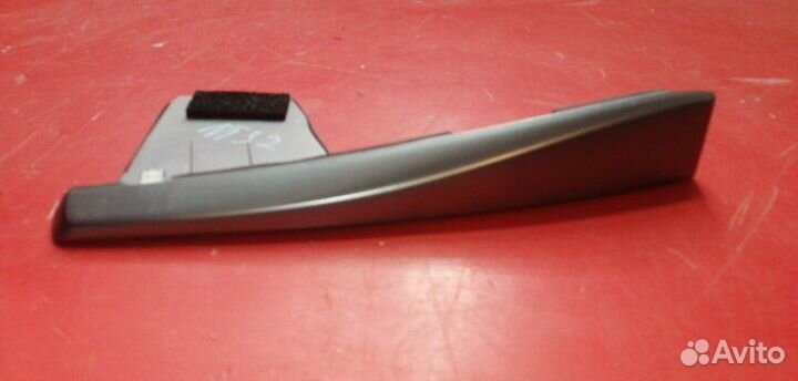 Накладка центральной консоли передняя левая Nissan