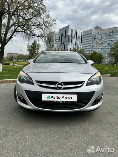 Opel Astra 1.6 МТ, 2014, битый, 135 000 км