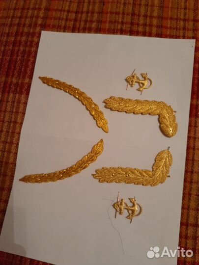 Кокарды, звездочки, эмблемы