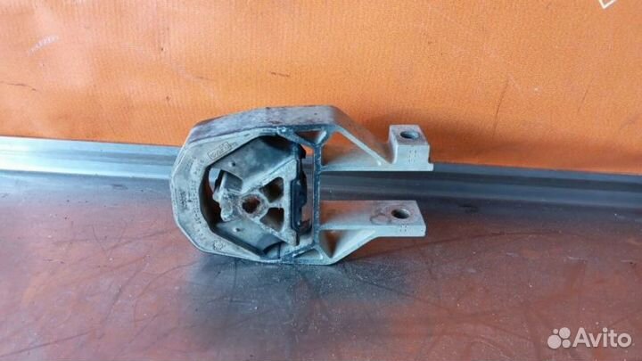 Опоры двигателя задние Ford Focus 2