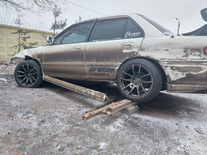 Mitsubishi Lancer 1.2 МТ, 1990, битый, 200 000 км