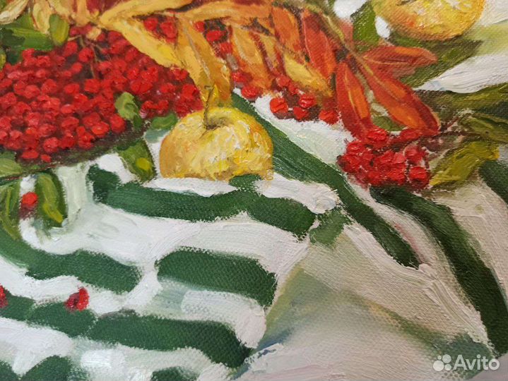 Картина маслом с рябиной на круглом холсте