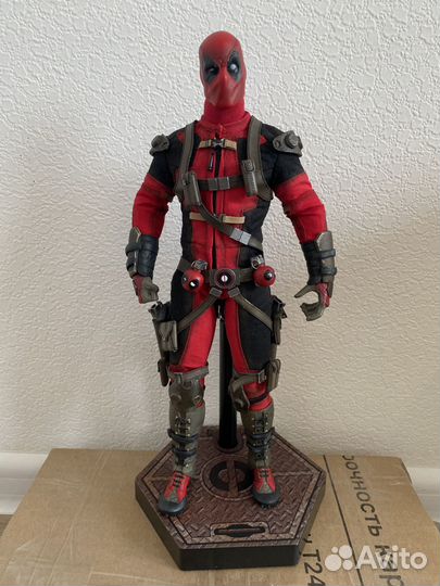 1/6 фигурка Sideshow Deadpool