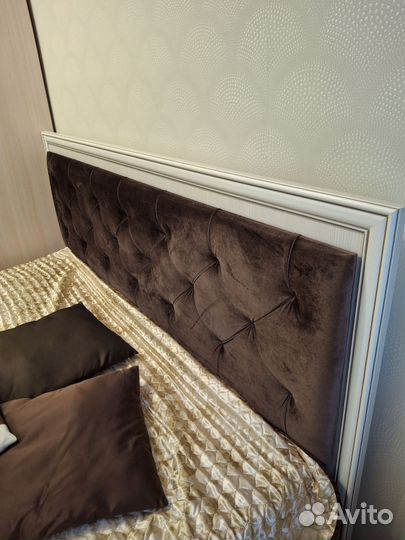 Кровать с матрасом