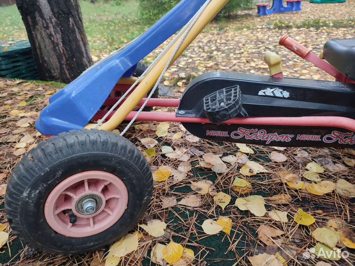 Детская педальная машина