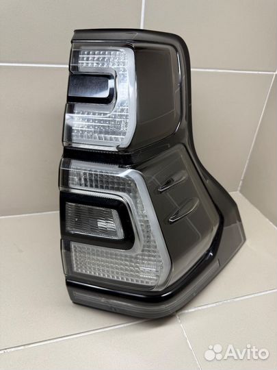 Фонарь задний правый Toyota Land Cruiser Prado 150