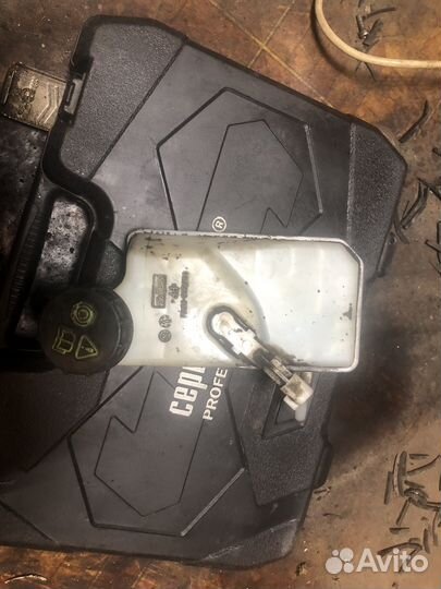 Бачок для тормозной жидкости Ford focus 2