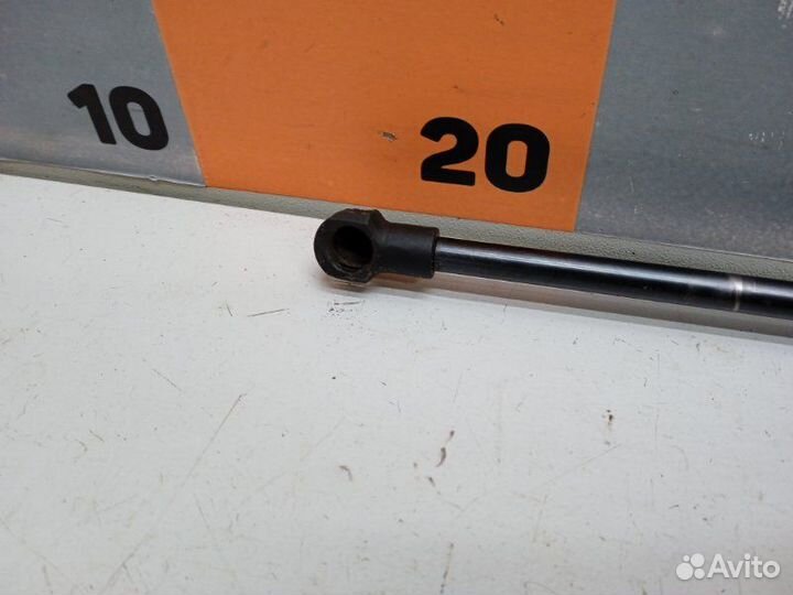 Амортизатор багажника Volkswagen Golf MK4 1.4 2000