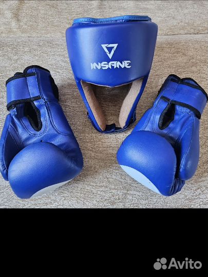 Боксерские перчатки + шлем и защита для ног