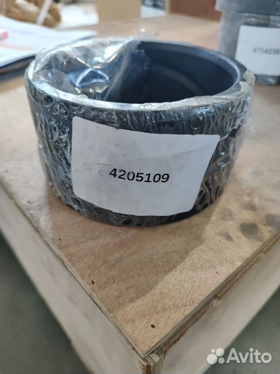 4205109 Втулка Hitachi