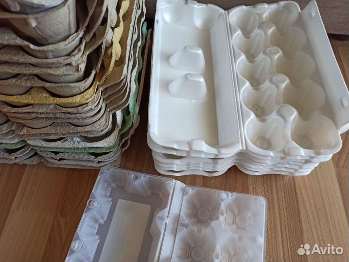 Ячейки от яиц лотки кассеты много