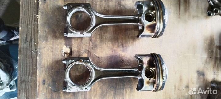 Поршни с шатунами на двигатель 1.8 cda