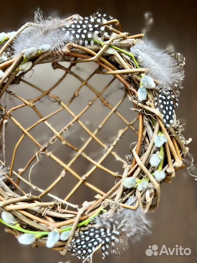 Венок или гнездо ручной работы на Пасху