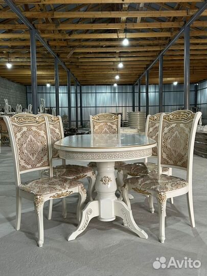 Стол «Лапка Версаче»